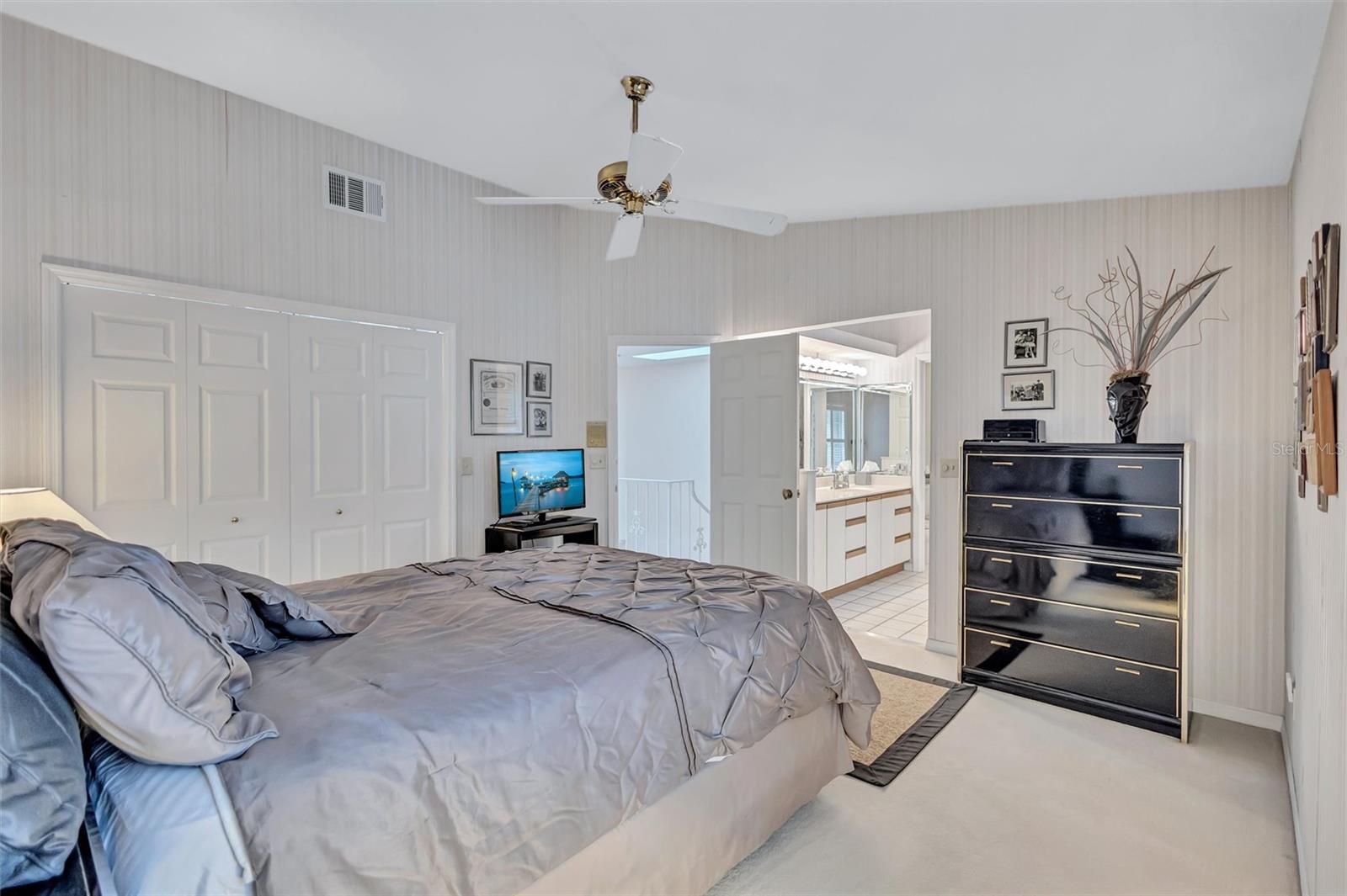 LAUREL OAKS AT COUNTRY WOODS CONDO - Residential