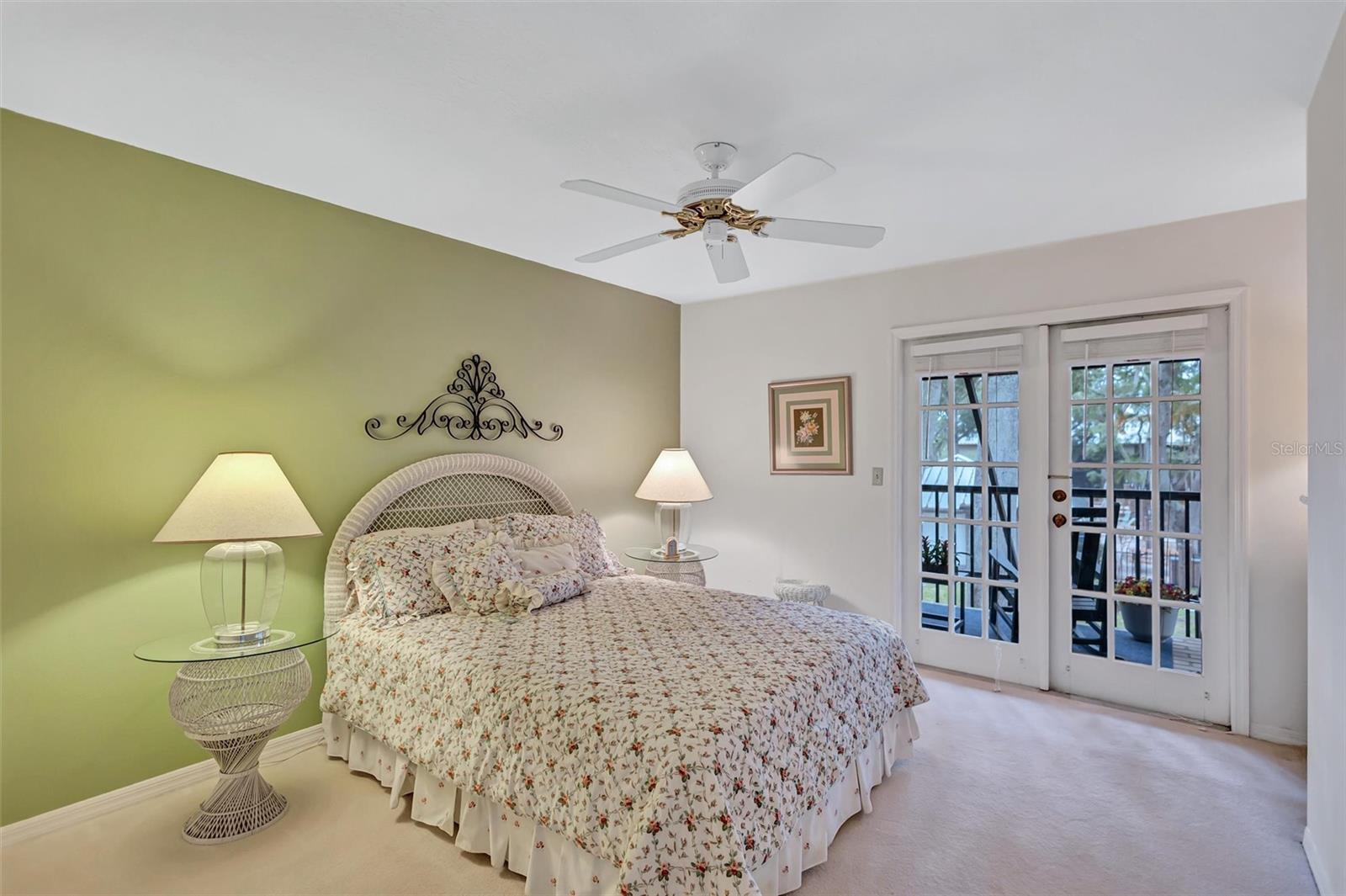 LAUREL OAKS AT COUNTRY WOODS CONDO - Residential
