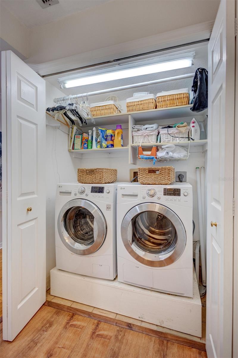 LAUREL OAKS AT COUNTRY WOODS CONDO - Residential