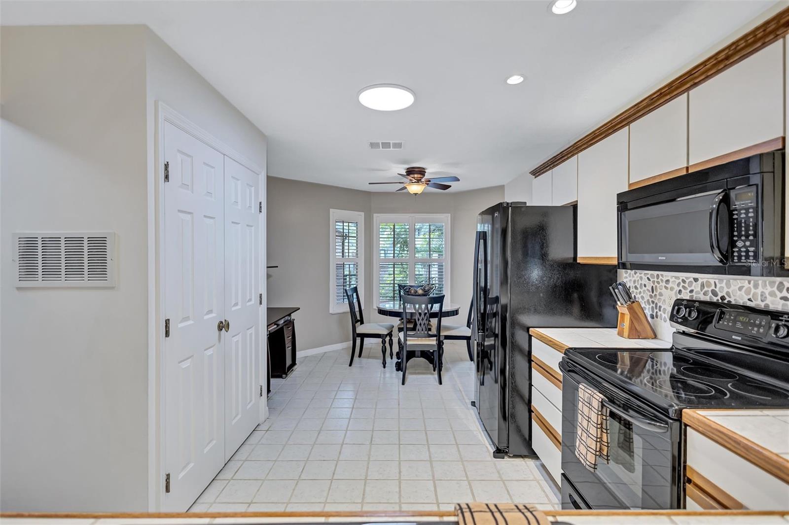 LAUREL OAKS AT COUNTRY WOODS CONDO - Residential