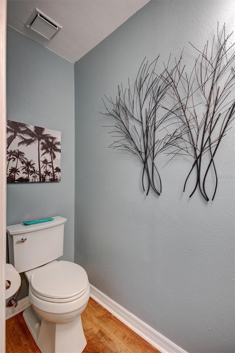 LAUREL OAKS AT COUNTRY WOODS CONDO - Residential