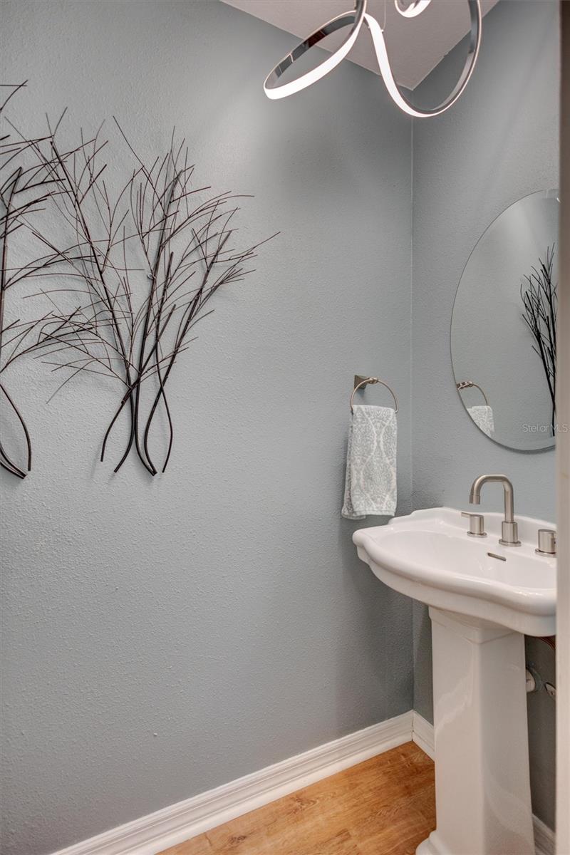 LAUREL OAKS AT COUNTRY WOODS CONDO - Residential