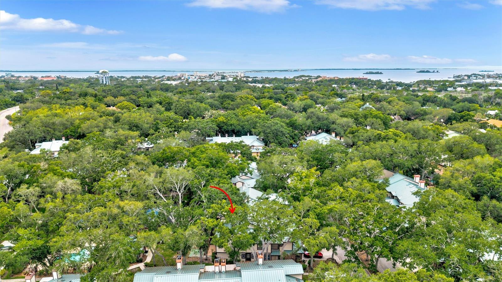LAUREL OAKS AT COUNTRY WOODS CONDO - Residential