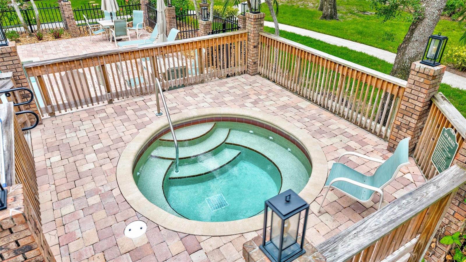 LAUREL OAKS AT COUNTRY WOODS CONDO - Residential