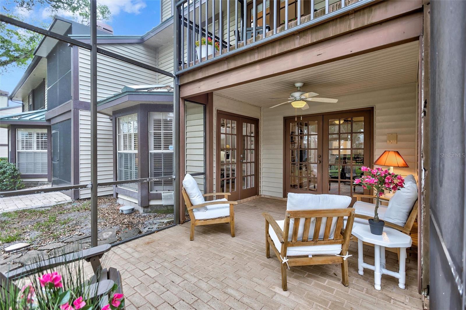 LAUREL OAKS AT COUNTRY WOODS CONDO - Residential