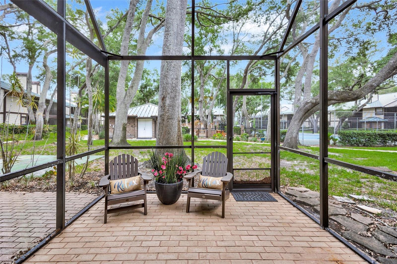 LAUREL OAKS AT COUNTRY WOODS CONDO - Residential