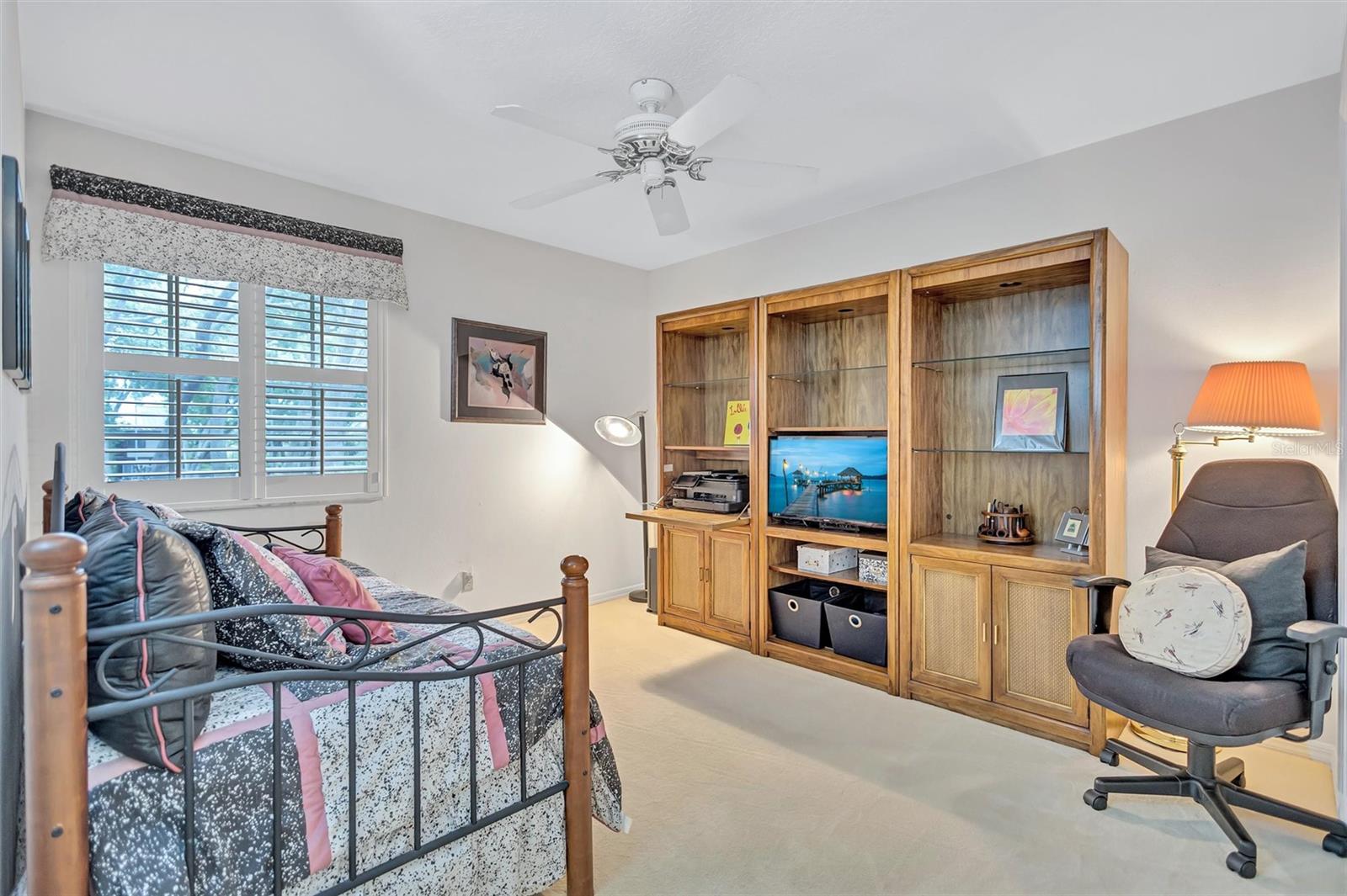 LAUREL OAKS AT COUNTRY WOODS CONDO - Residential