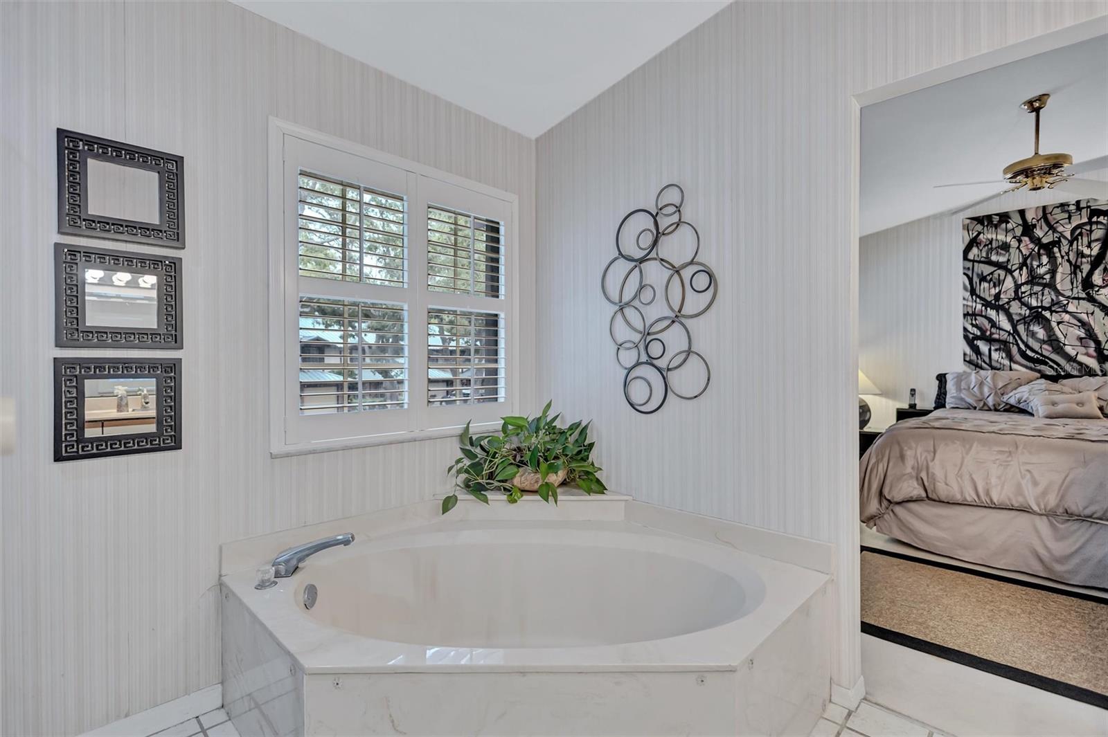 LAUREL OAKS AT COUNTRY WOODS CONDO - Residential