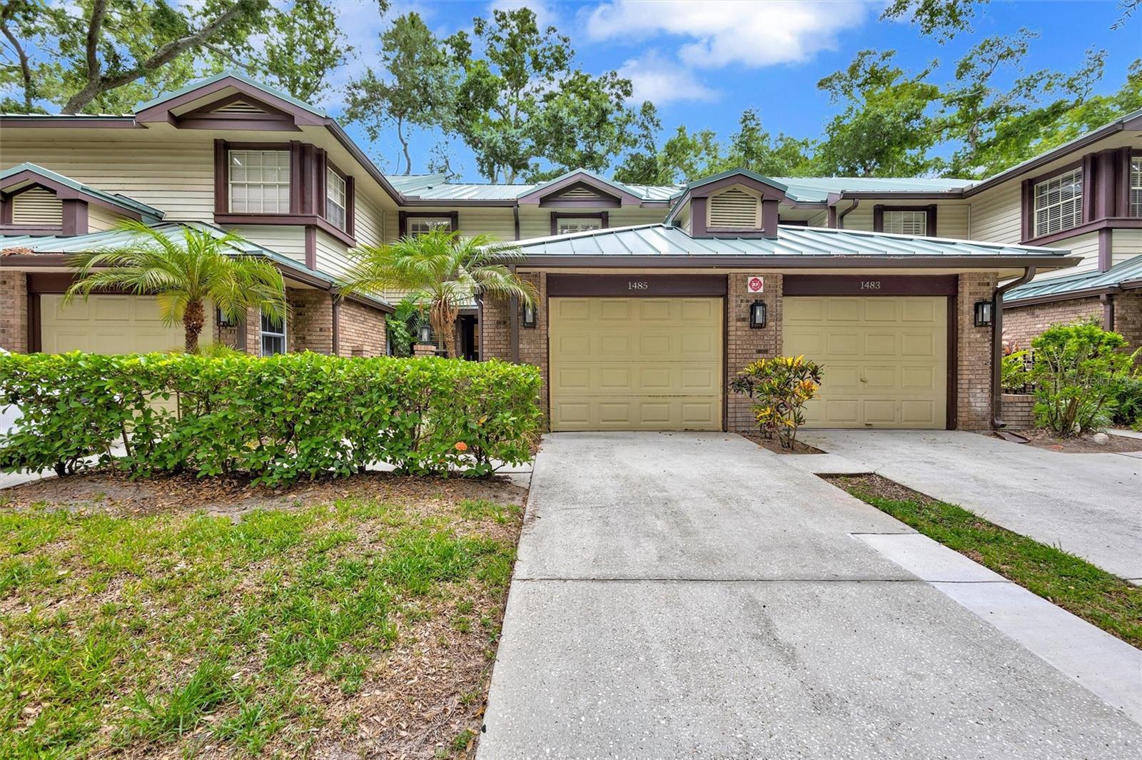LAUREL OAKS AT COUNTRY WOODS CONDO - Residential