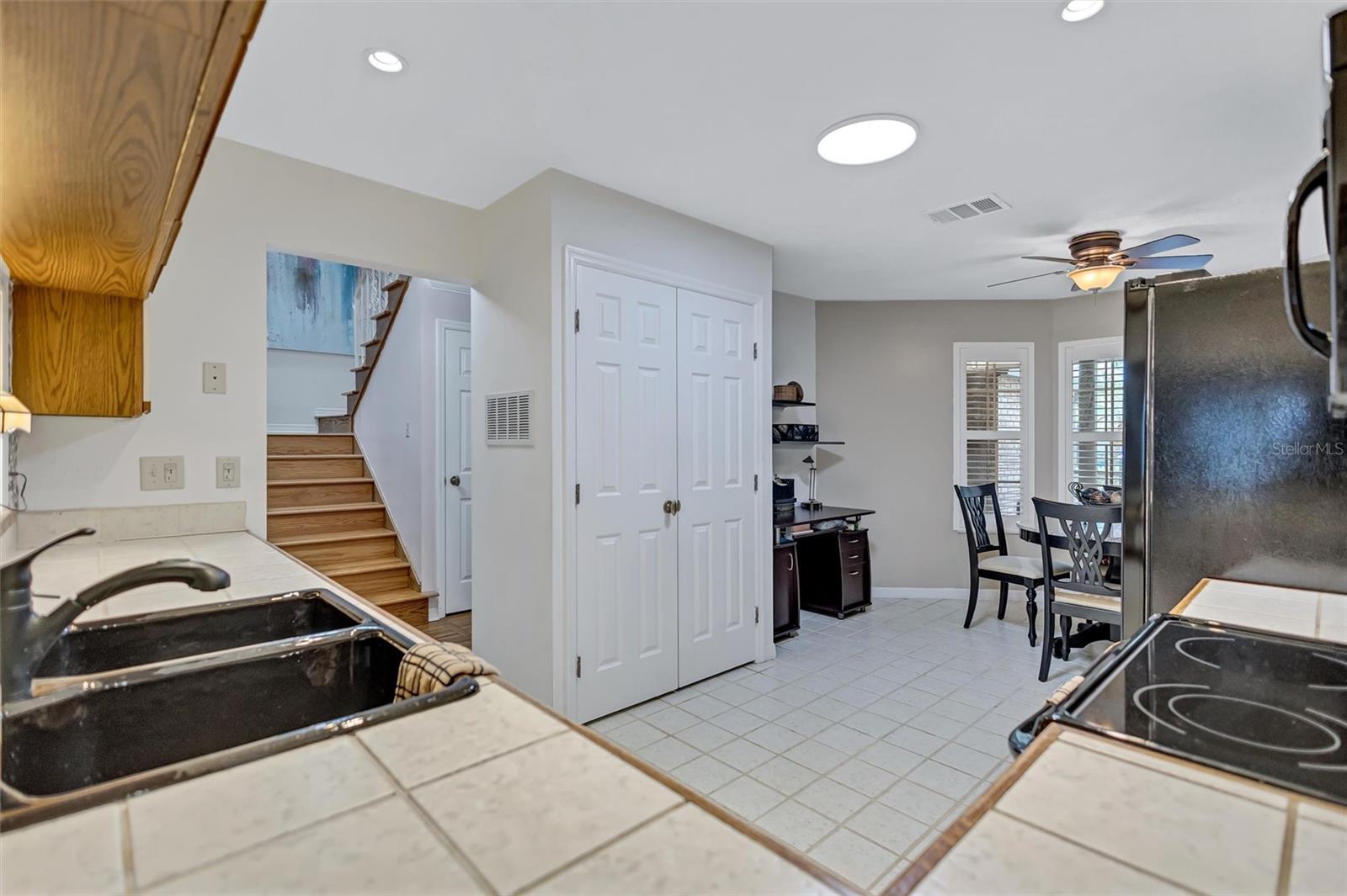 LAUREL OAKS AT COUNTRY WOODS CONDO - Residential