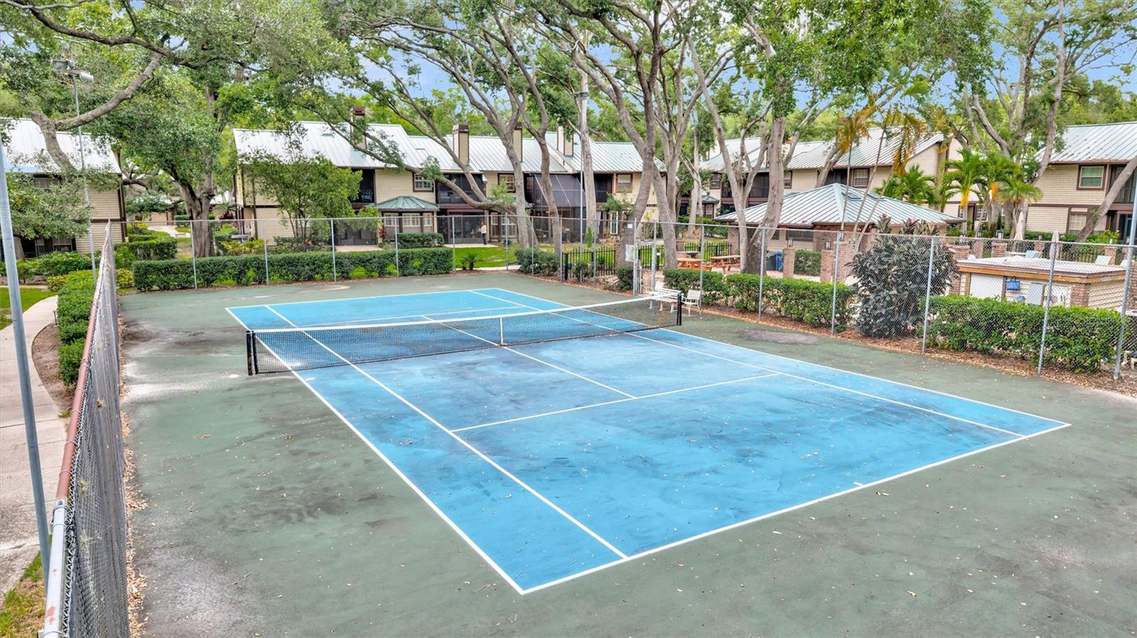 LAUREL OAKS AT COUNTRY WOODS CONDO - Residential