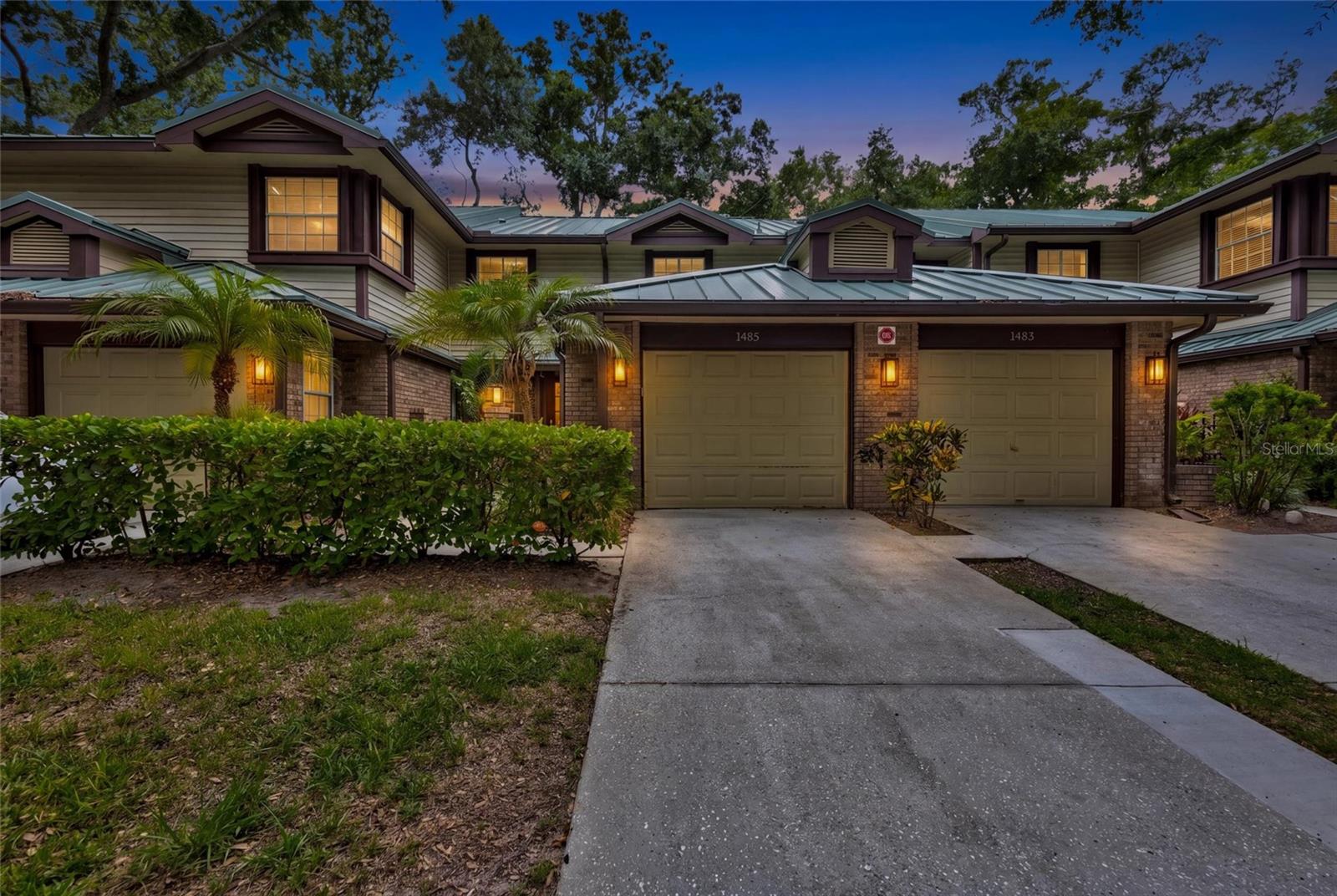 LAUREL OAKS AT COUNTRY WOODS CONDO - Residential