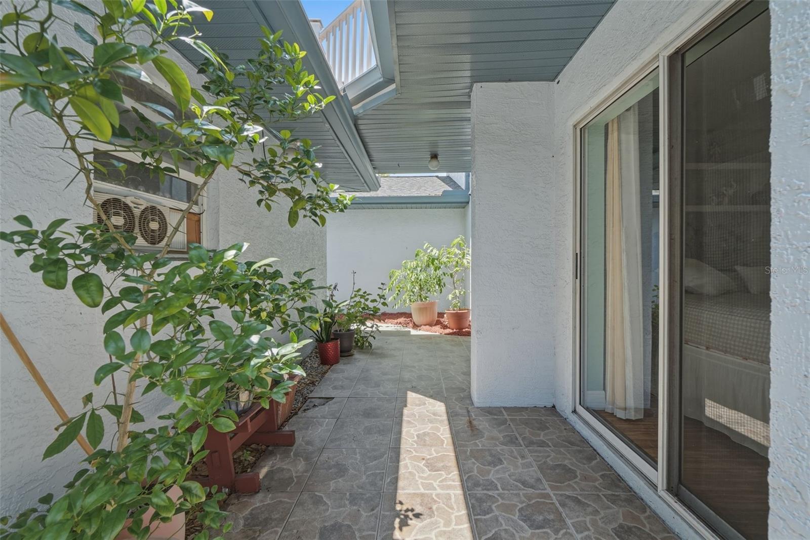 SAWGRASS TWNHM - Residential