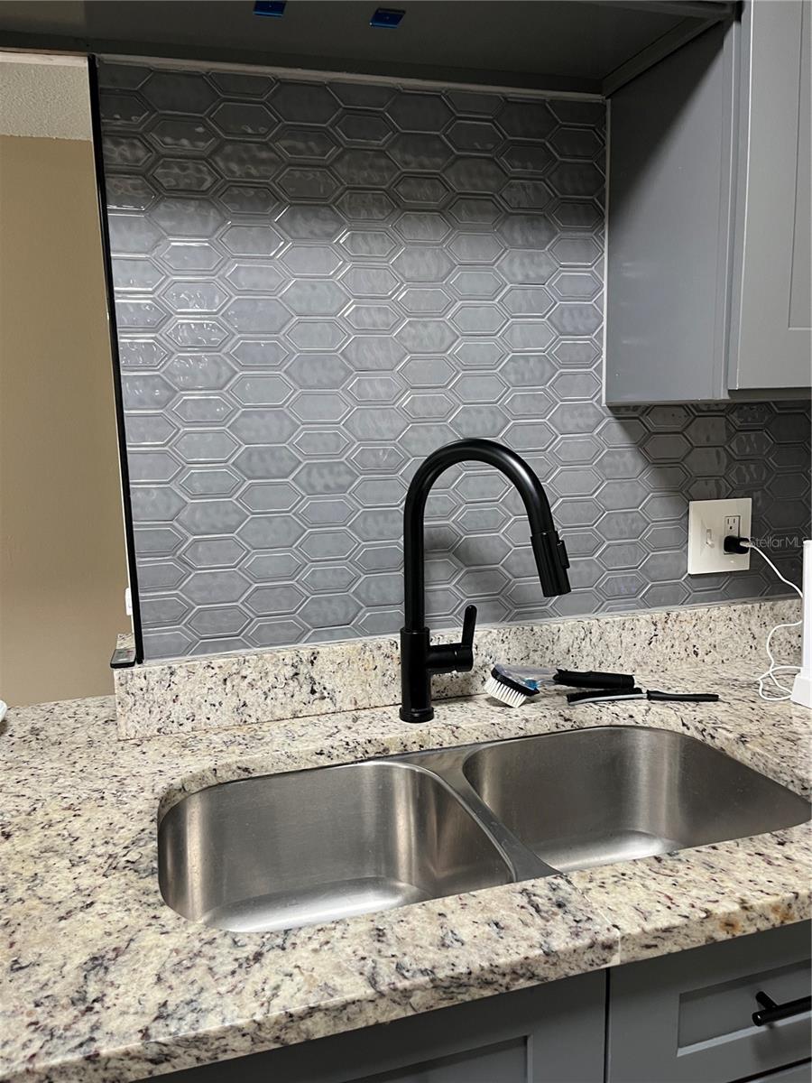 THE HAMPTONS AT BRANDON A CONDO - Residential Lease