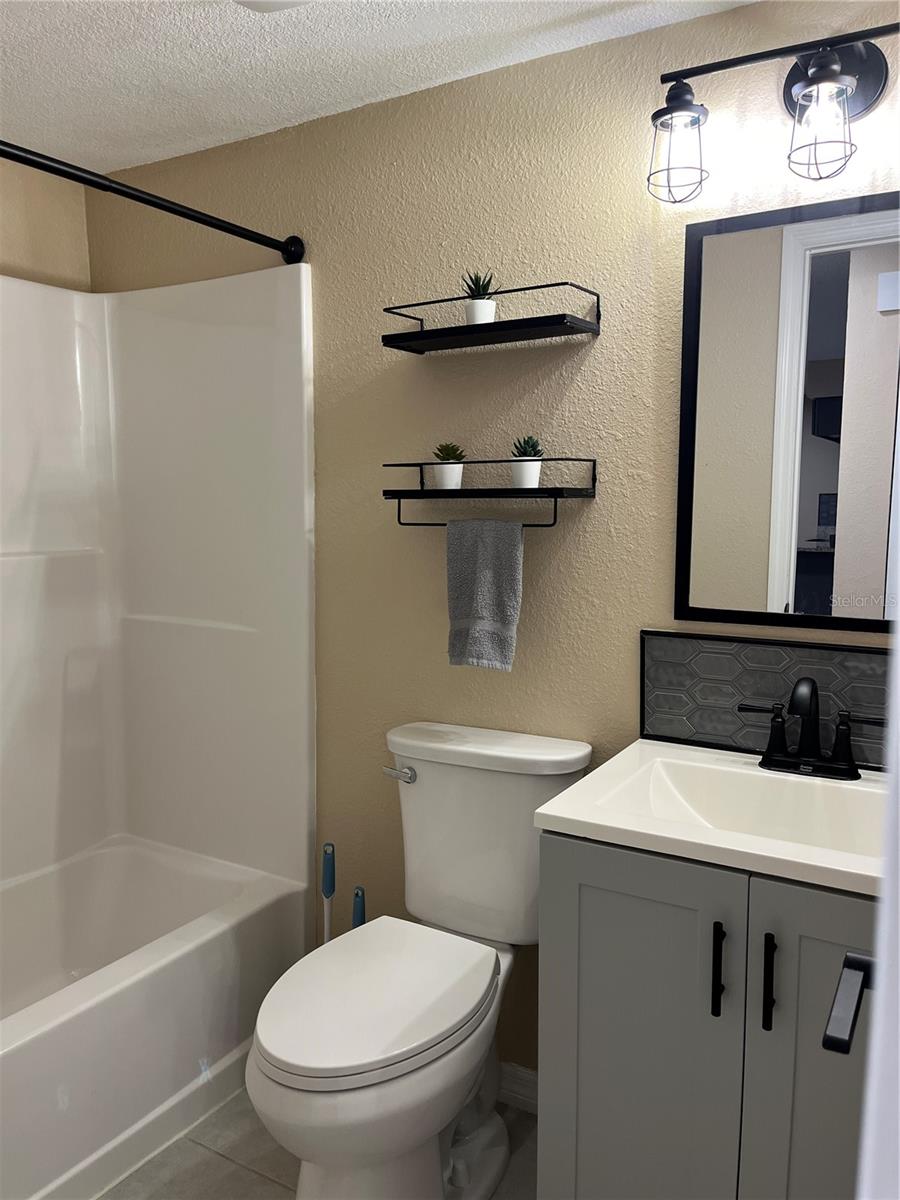 THE HAMPTONS AT BRANDON A CONDO - Residential Lease