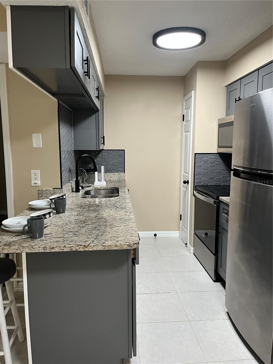 THE HAMPTONS AT BRANDON A CONDO - Residential Lease