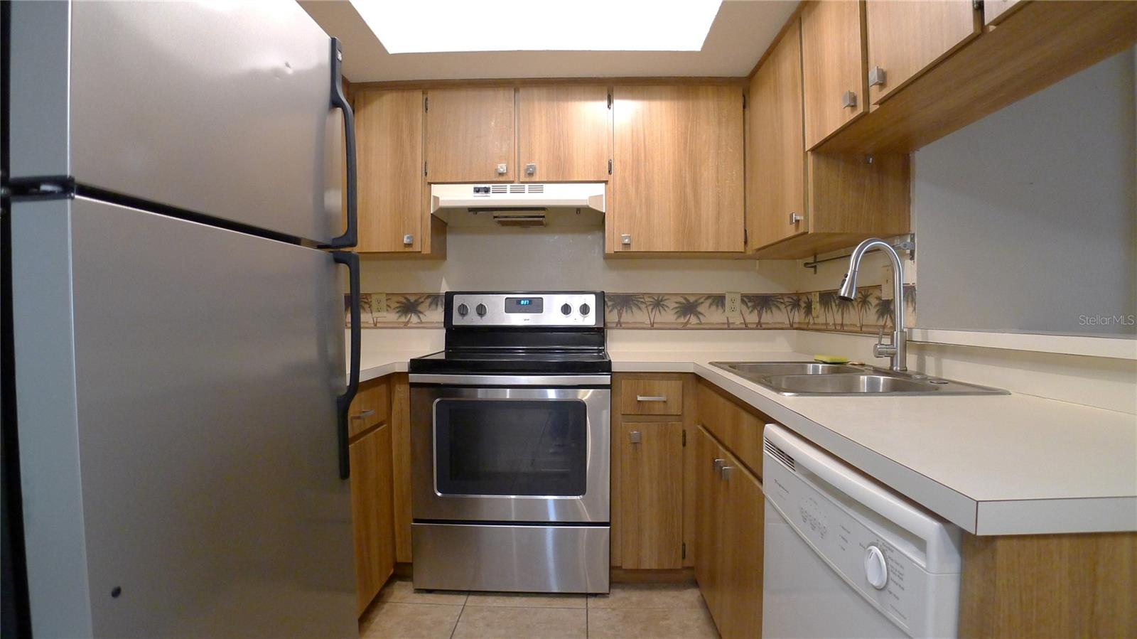 KINGSS COURT TWNHMS - Residential Lease