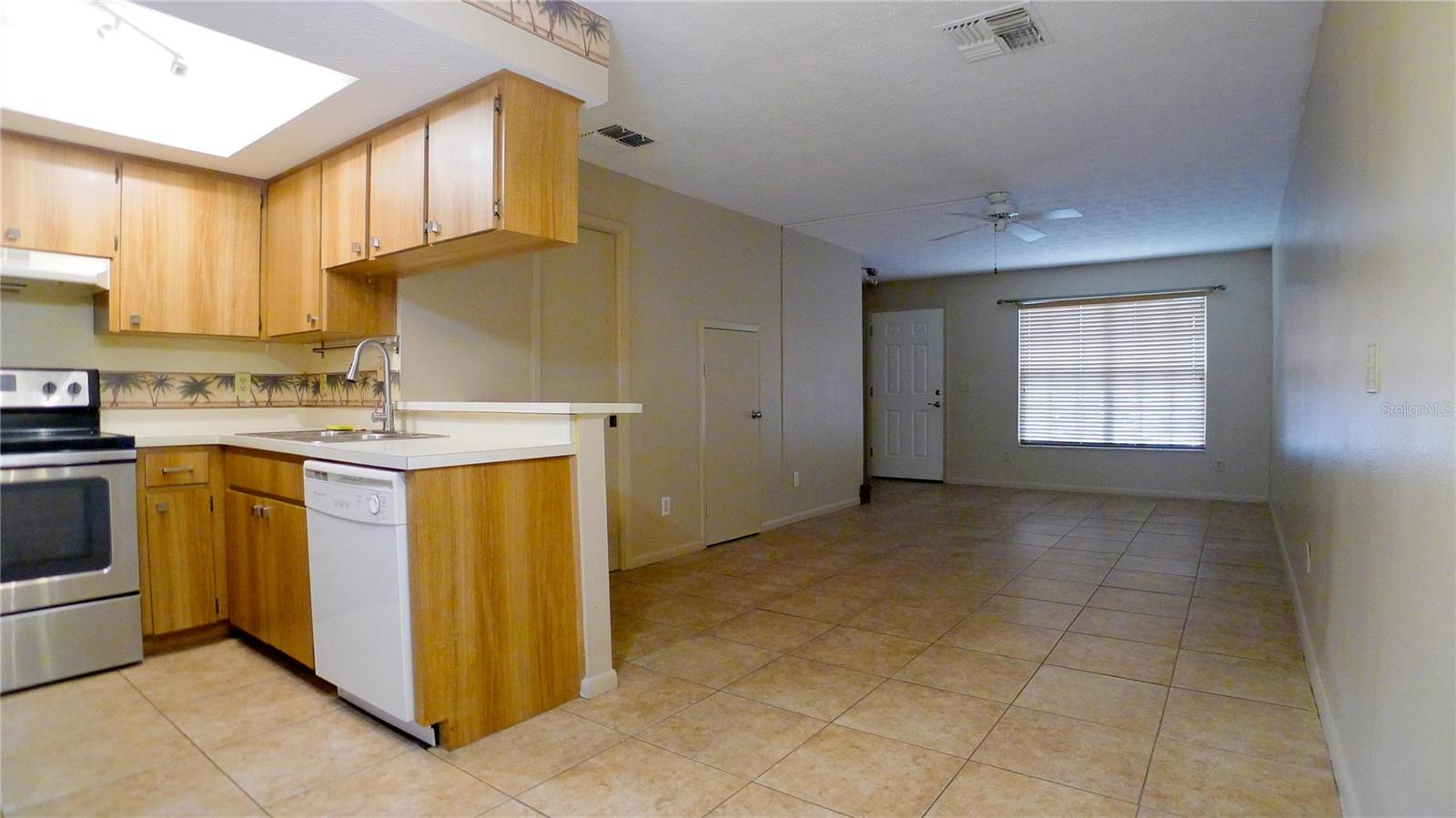 KINGSS COURT TWNHMS - Residential Lease