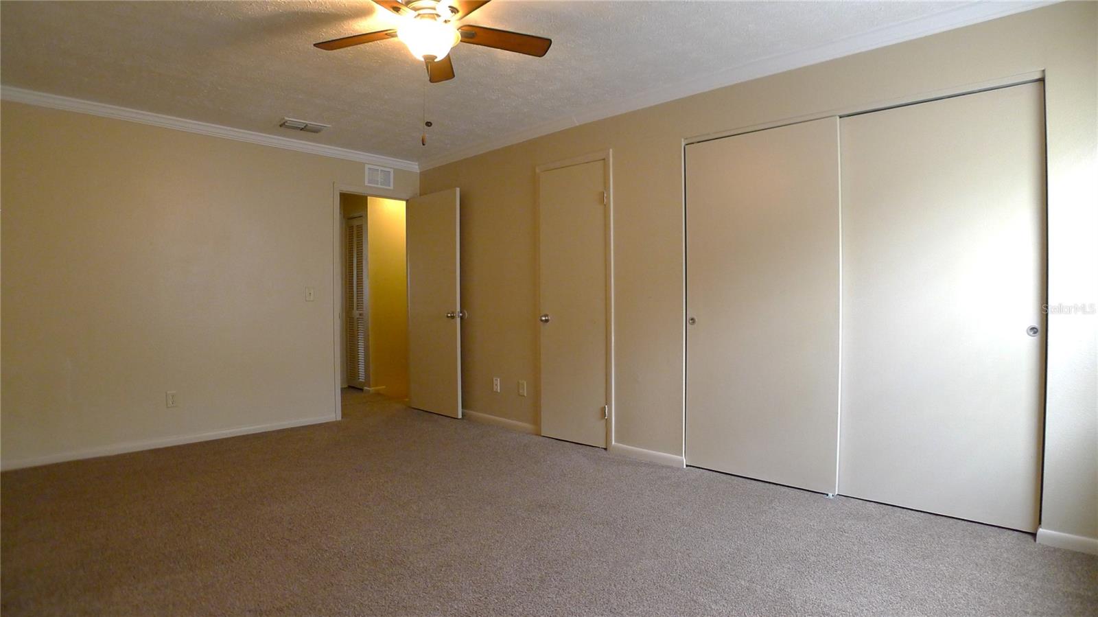 KINGSS COURT TWNHMS - Residential Lease