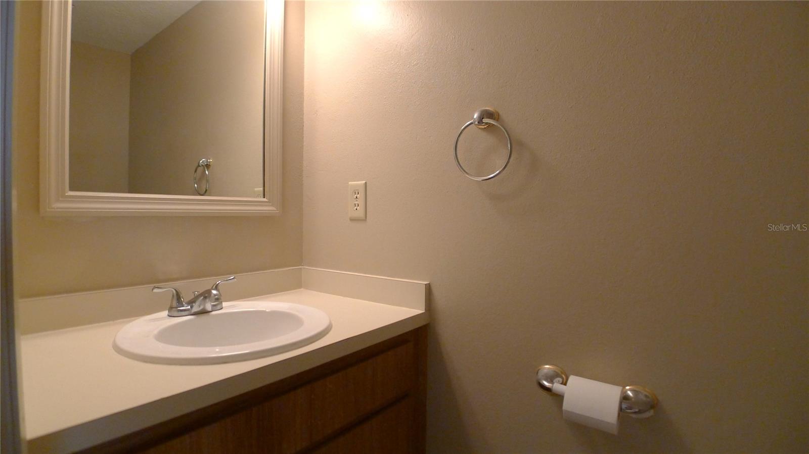KINGSS COURT TWNHMS - Residential Lease