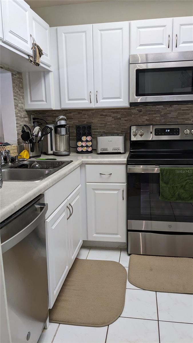 EMERALD BAY - Residential Lease