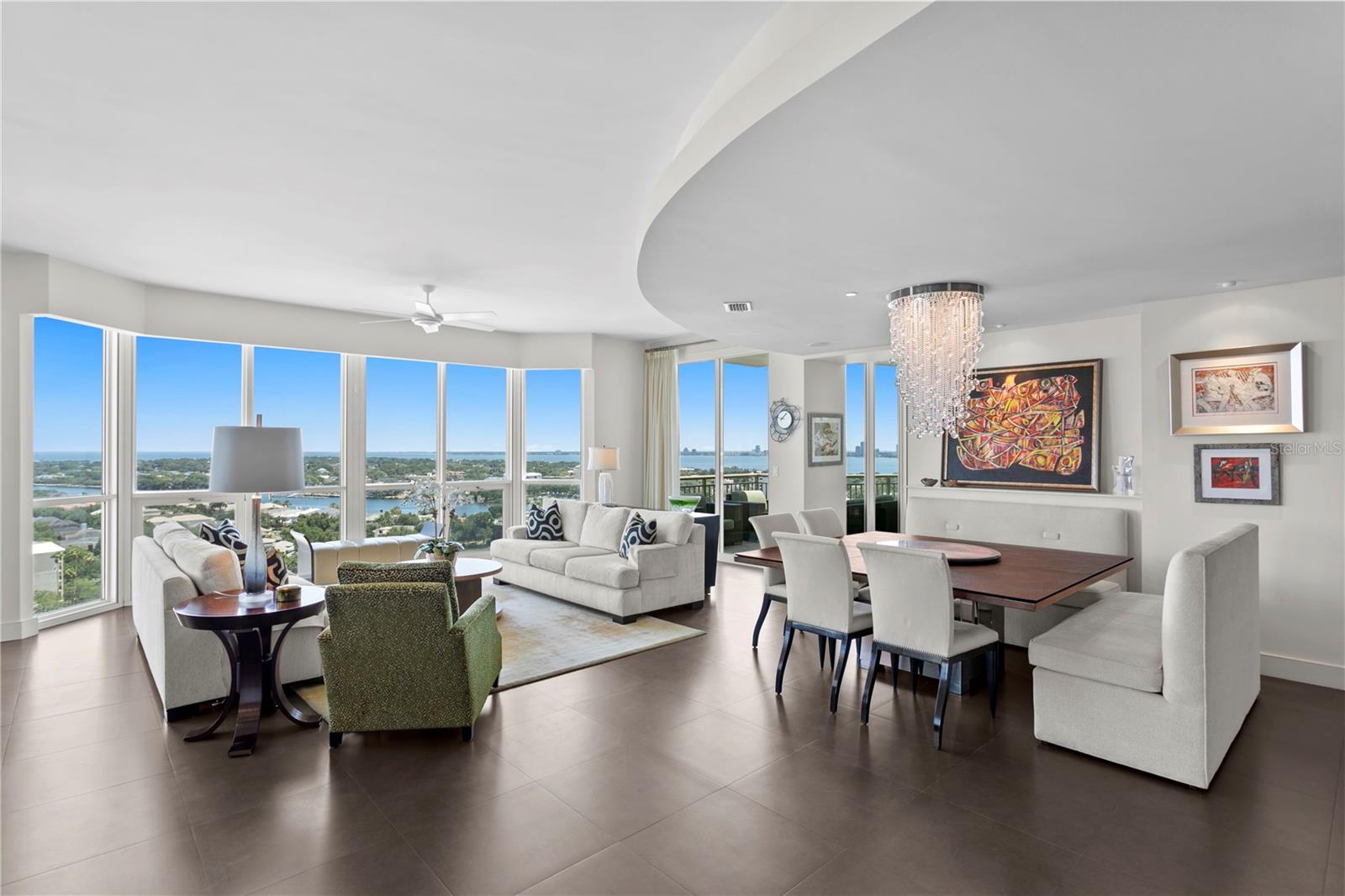 THE PLAZA HARBOUR ISLAND A CON - Residential