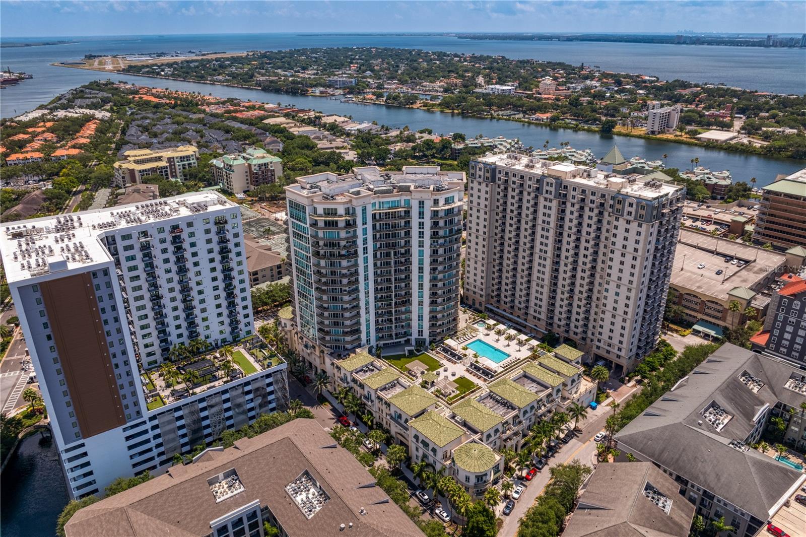 THE PLAZA HARBOUR ISLAND A CON - Residential
