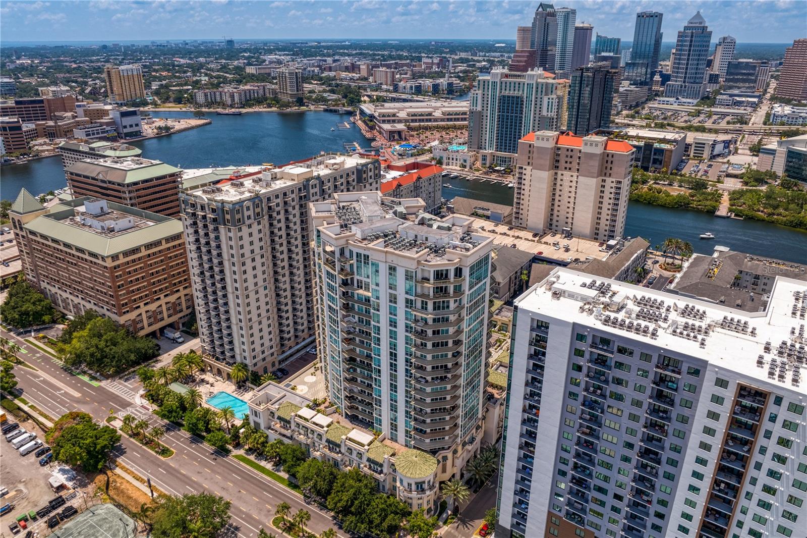 THE PLAZA HARBOUR ISLAND A CON - Residential