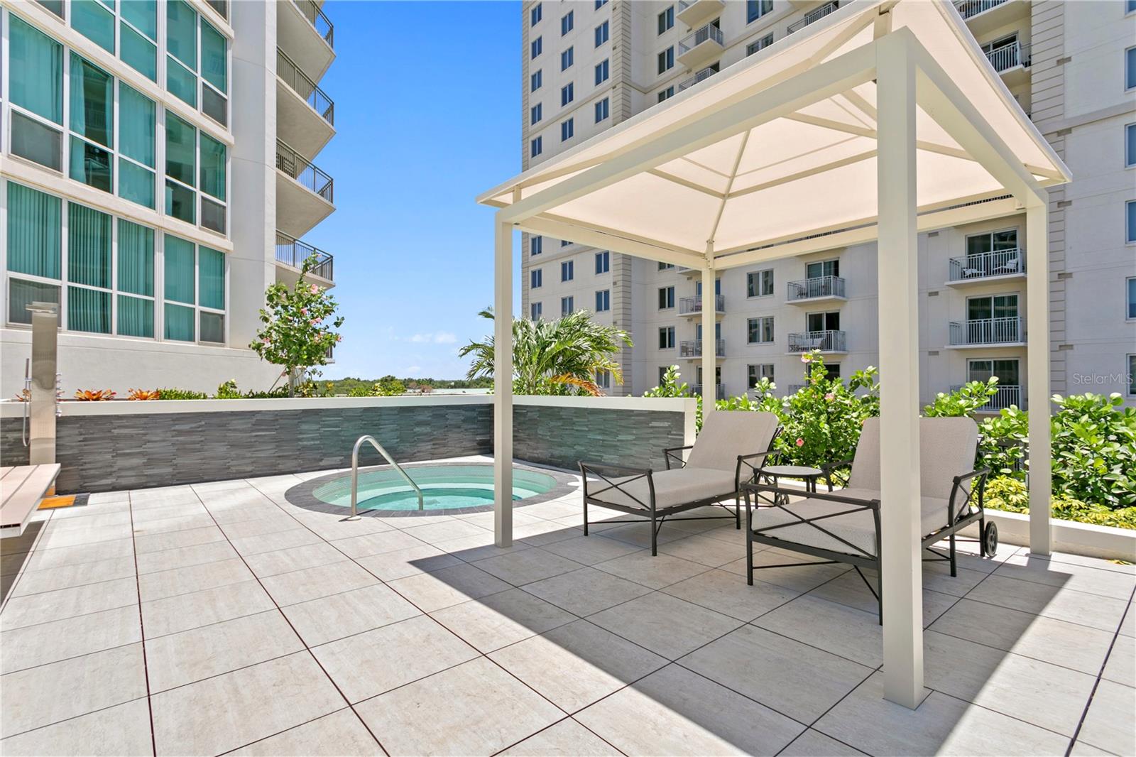 THE PLAZA HARBOUR ISLAND A CON - Residential