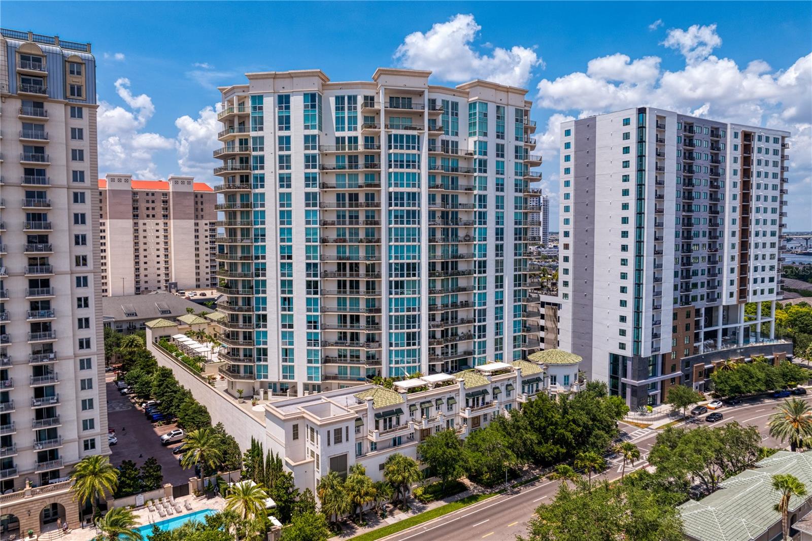 THE PLAZA HARBOUR ISLAND A CON - Residential