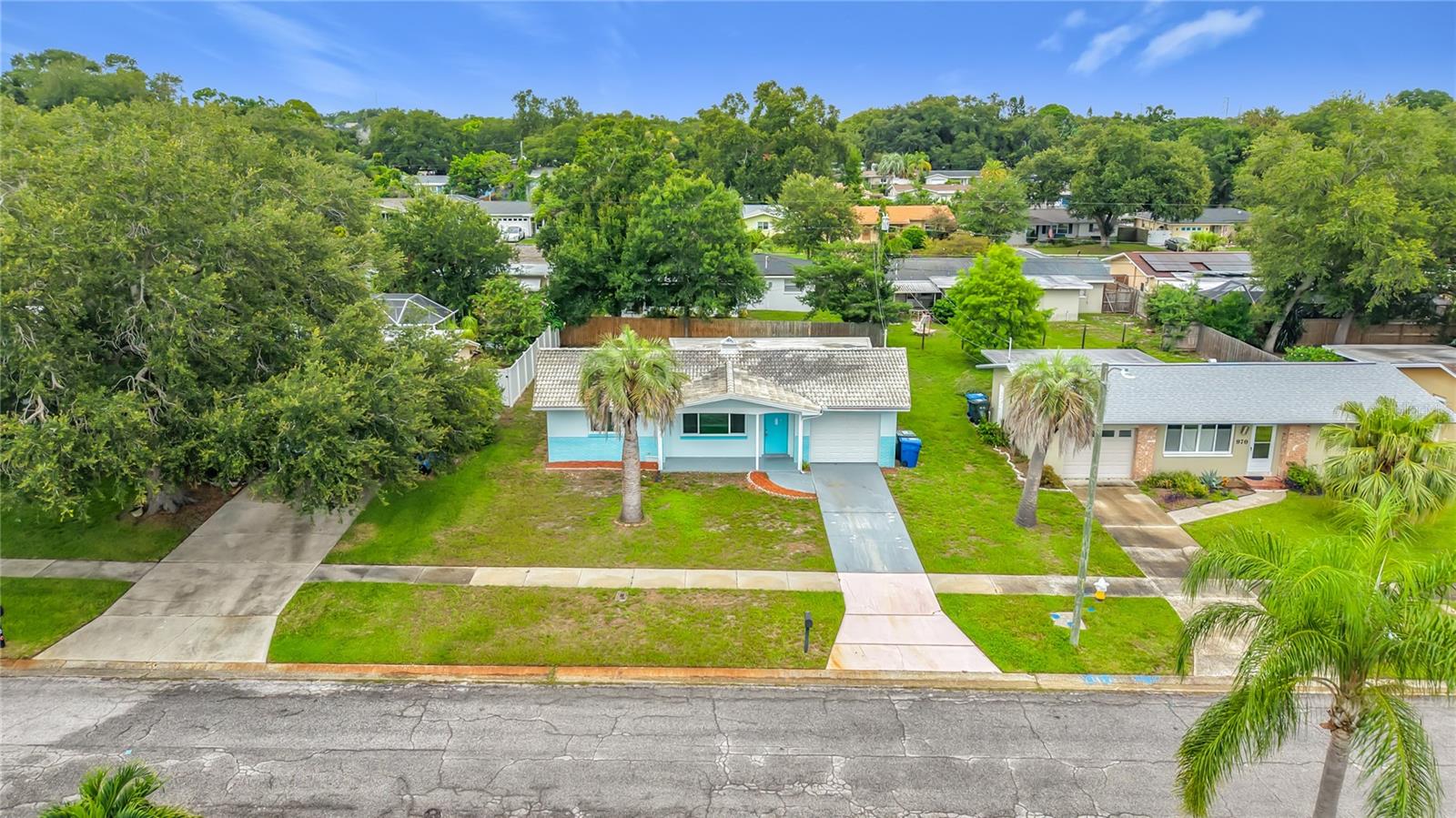 LARGO LAKE VILLAS - Residential