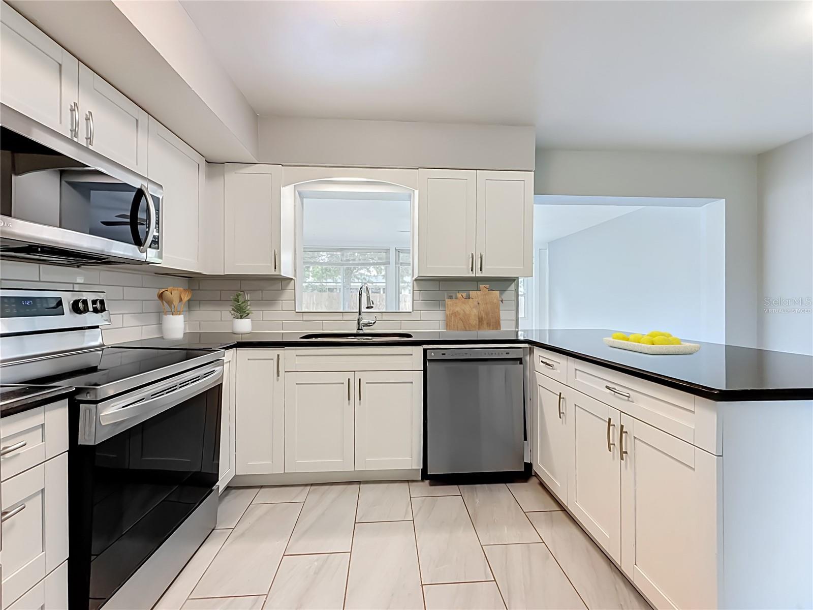 LARGO LAKE VILLAS - Residential
