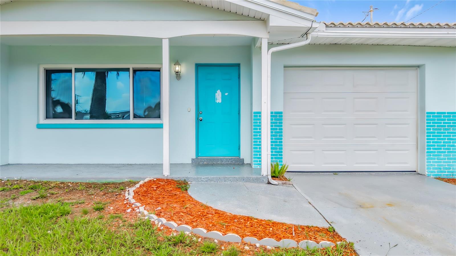 LARGO LAKE VILLAS - Residential