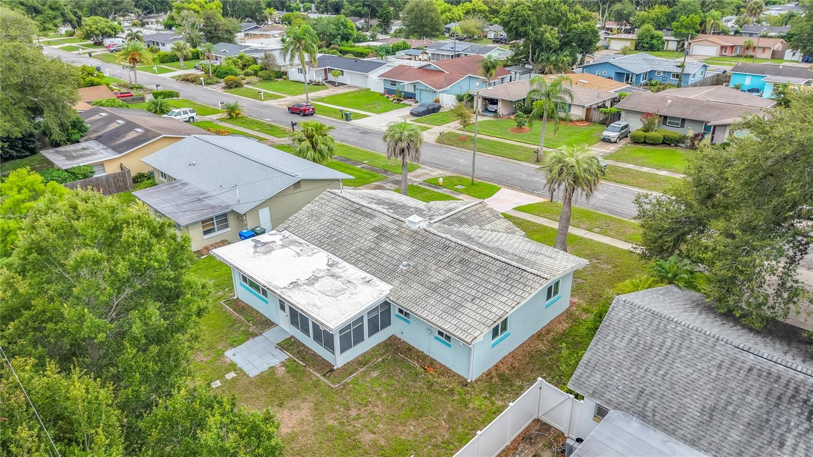 LARGO LAKE VILLAS - Residential