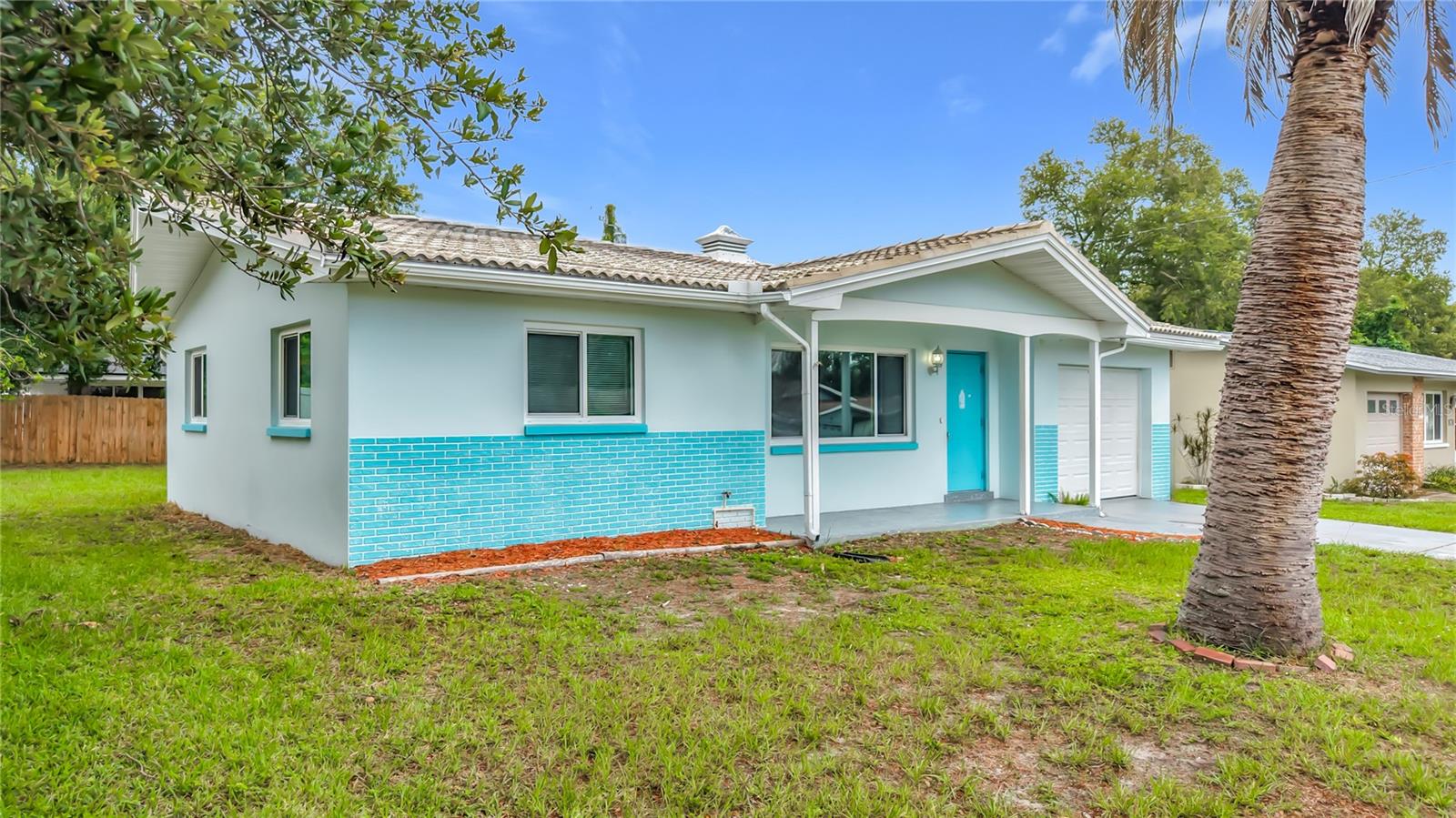 LARGO LAKE VILLAS - Residential