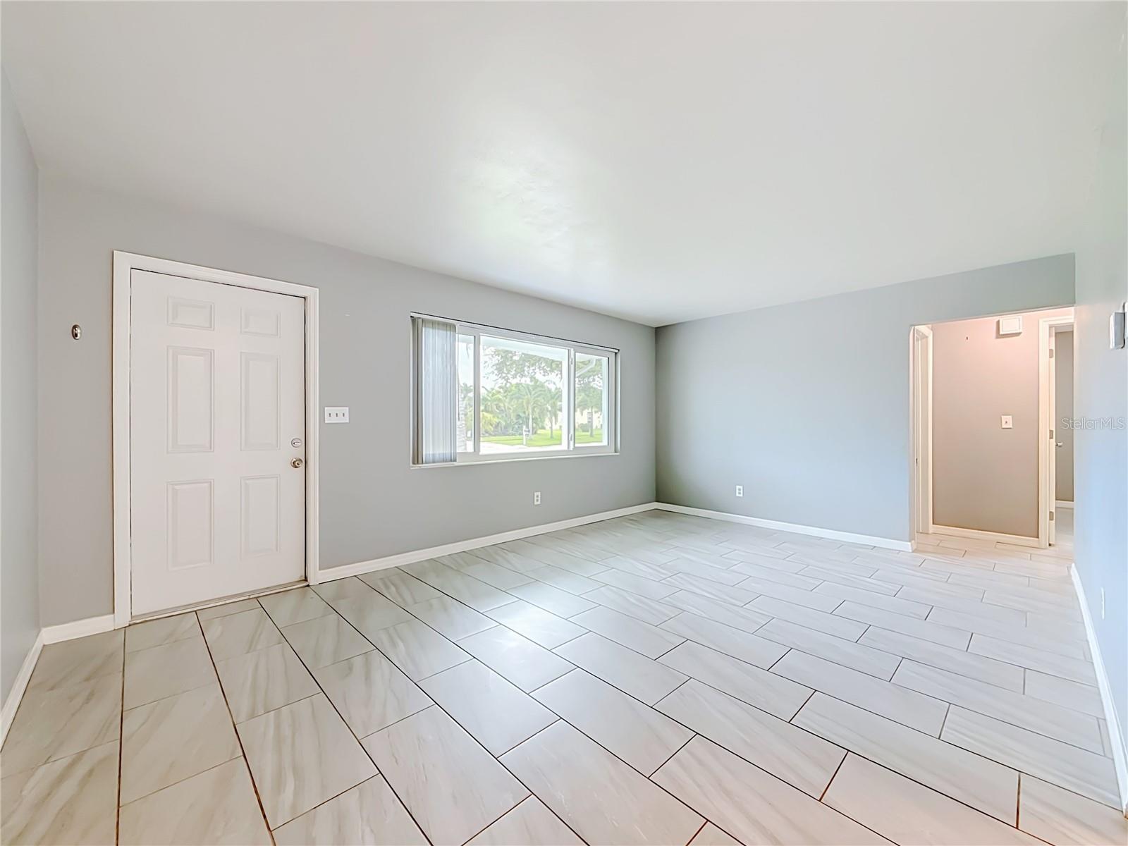LARGO LAKE VILLAS - Residential