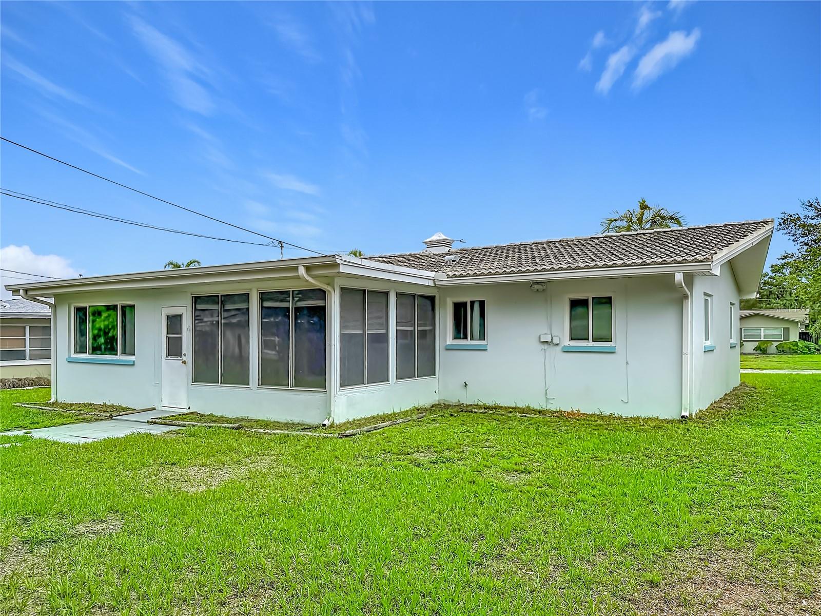 LARGO LAKE VILLAS - Residential