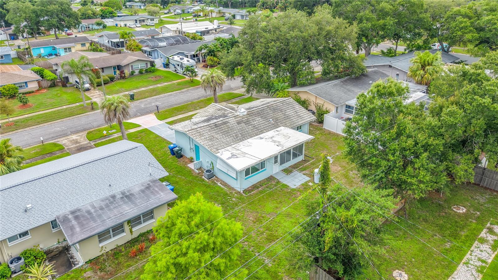 LARGO LAKE VILLAS - Residential