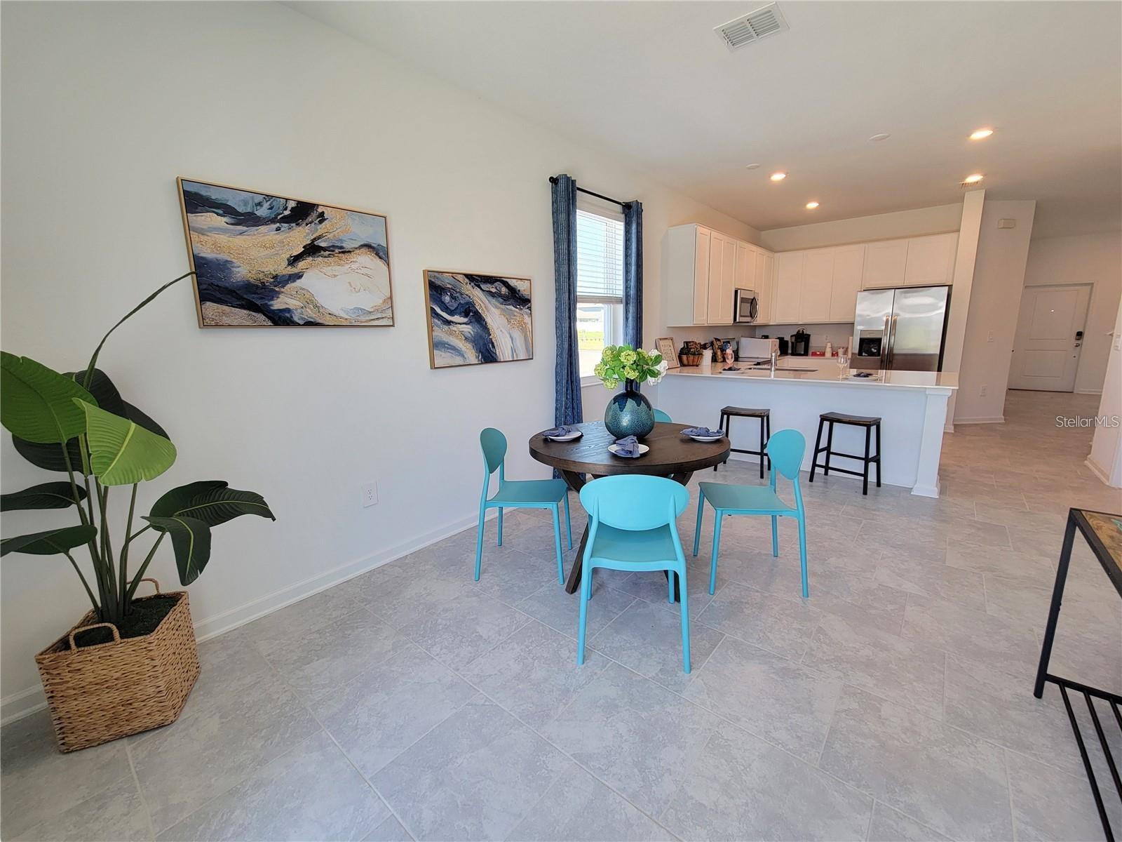 CHATEAU/ASTONIA - Residential Lease