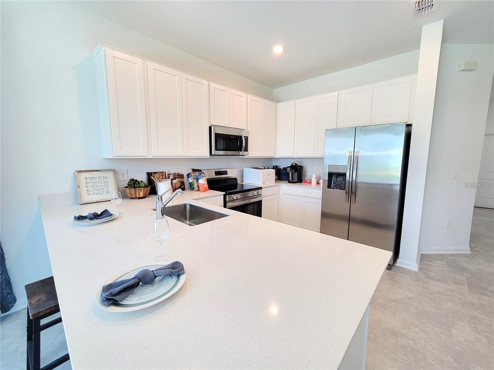 CHATEAU/ASTONIA - Residential Lease