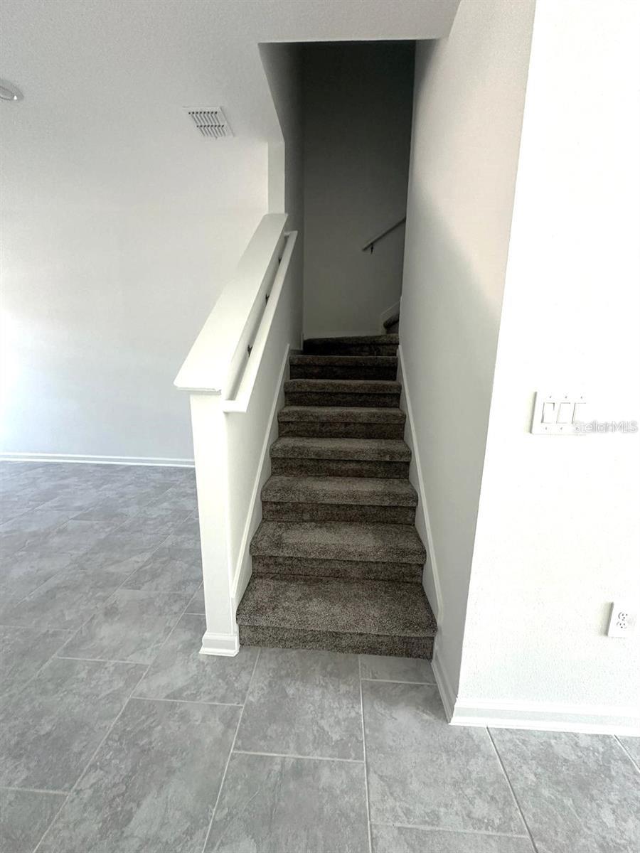 CHATEAU/ASTONIA - Residential Lease
