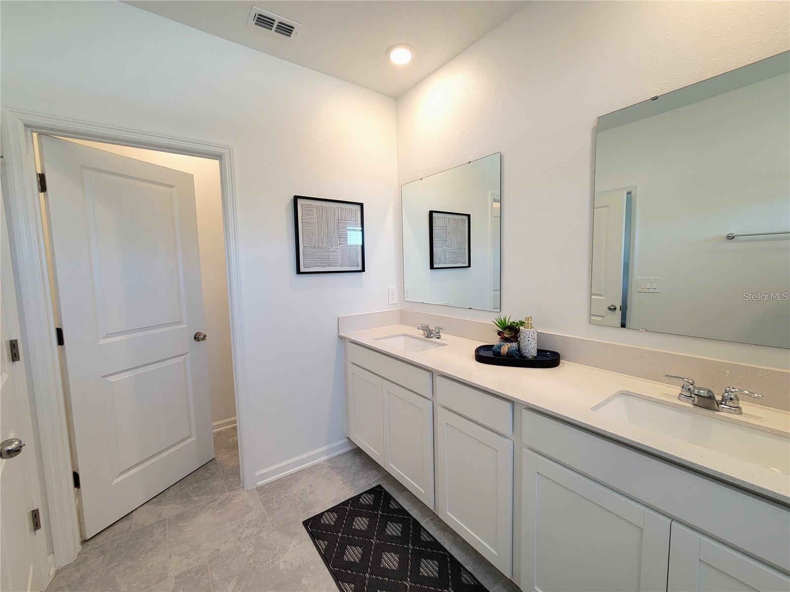 CHATEAU/ASTONIA - Residential Lease