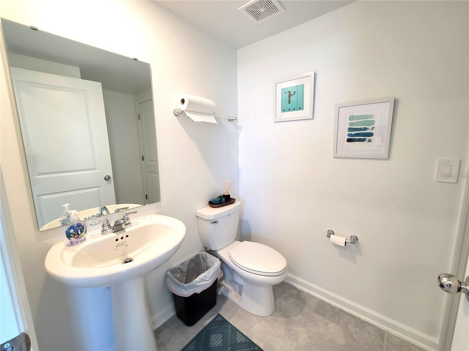CHATEAU/ASTONIA - Residential Lease