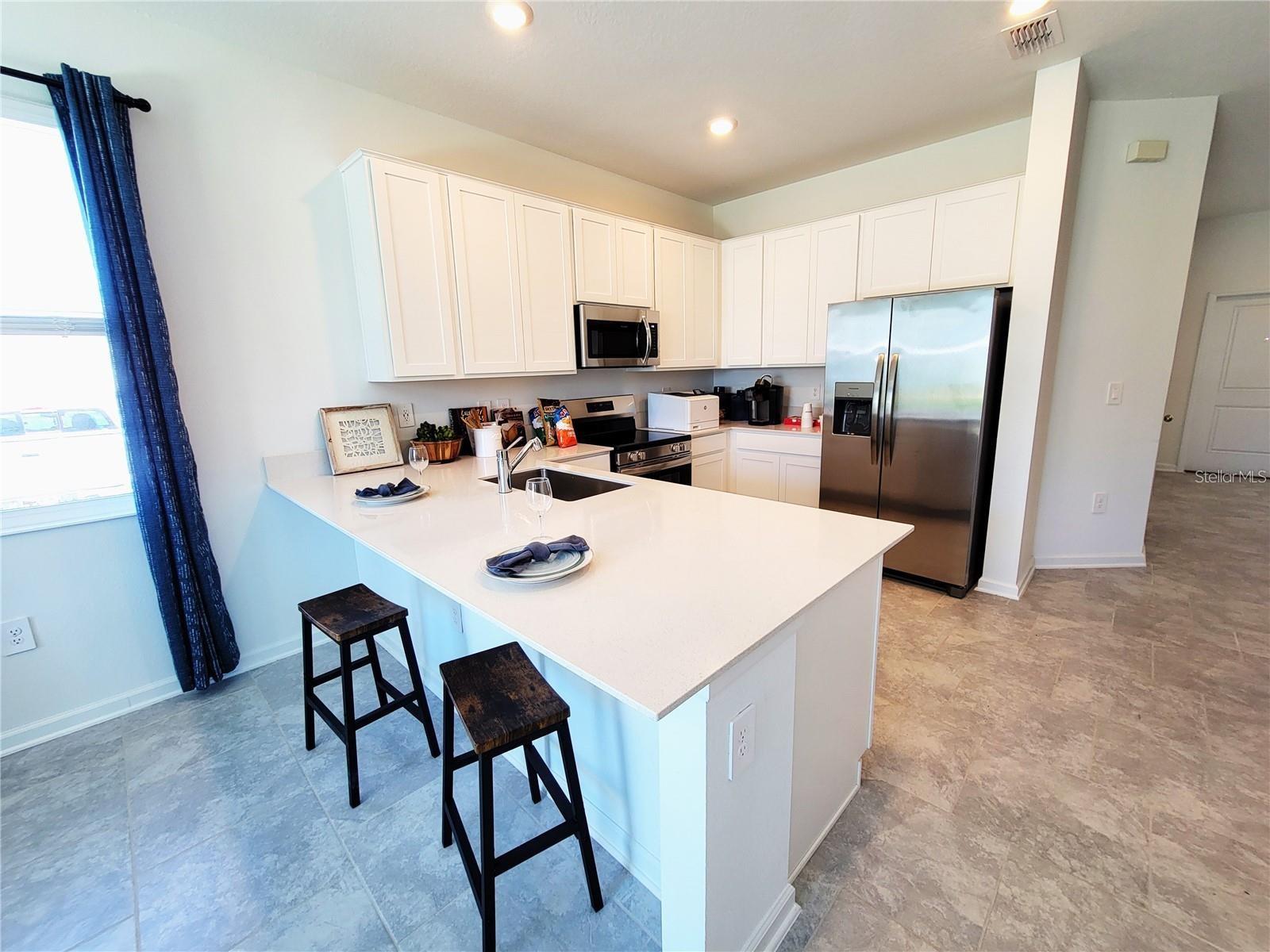 CHATEAU/ASTONIA - Residential Lease