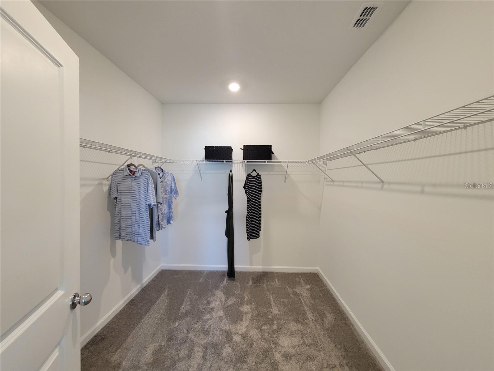 CHATEAU/ASTONIA - Residential Lease