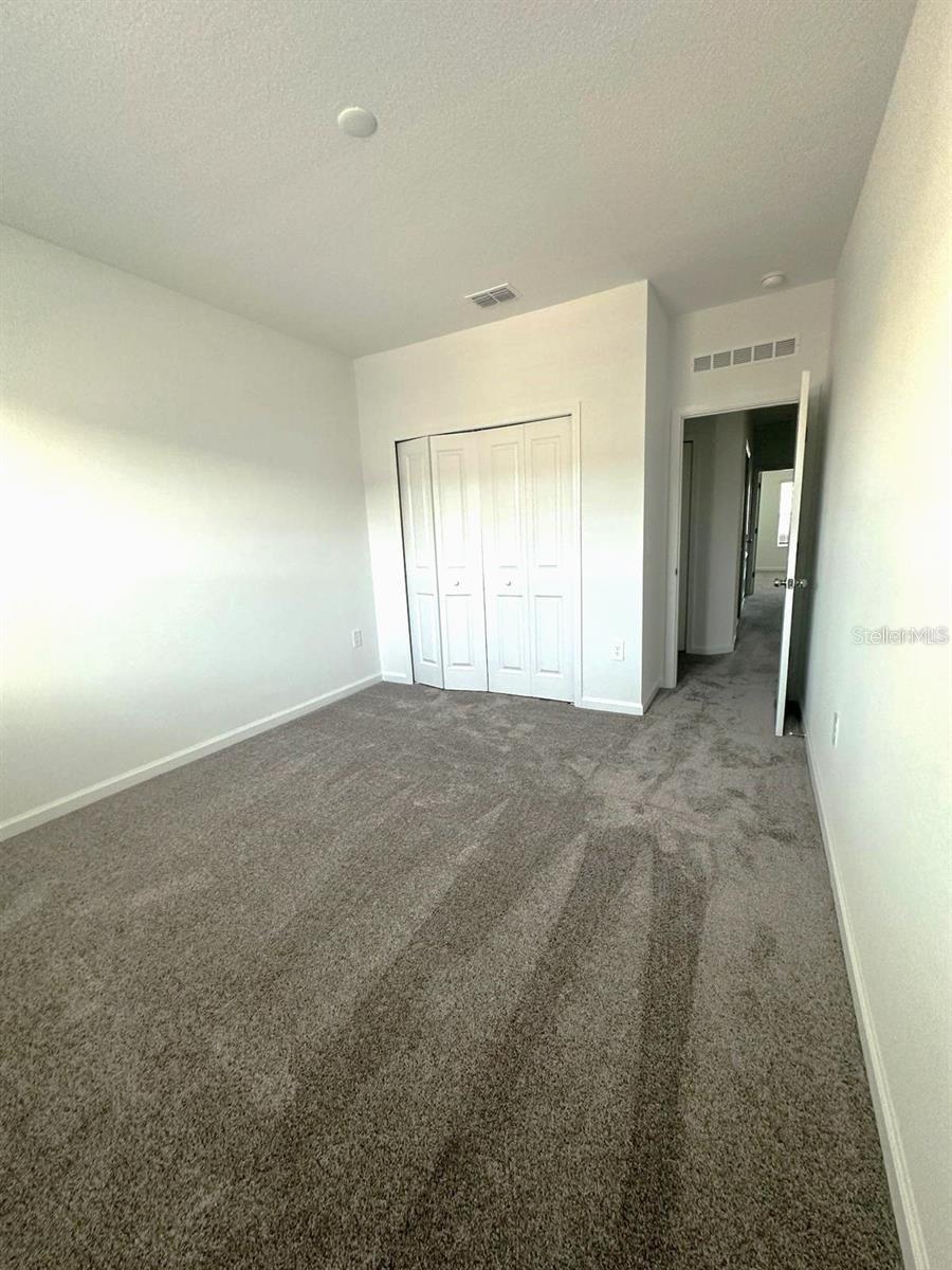 CHATEAU/ASTONIA - Residential Lease