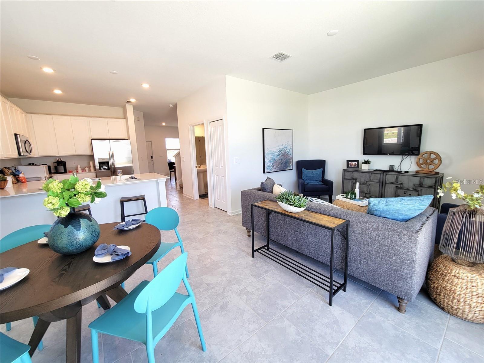 CHATEAU/ASTONIA - Residential Lease