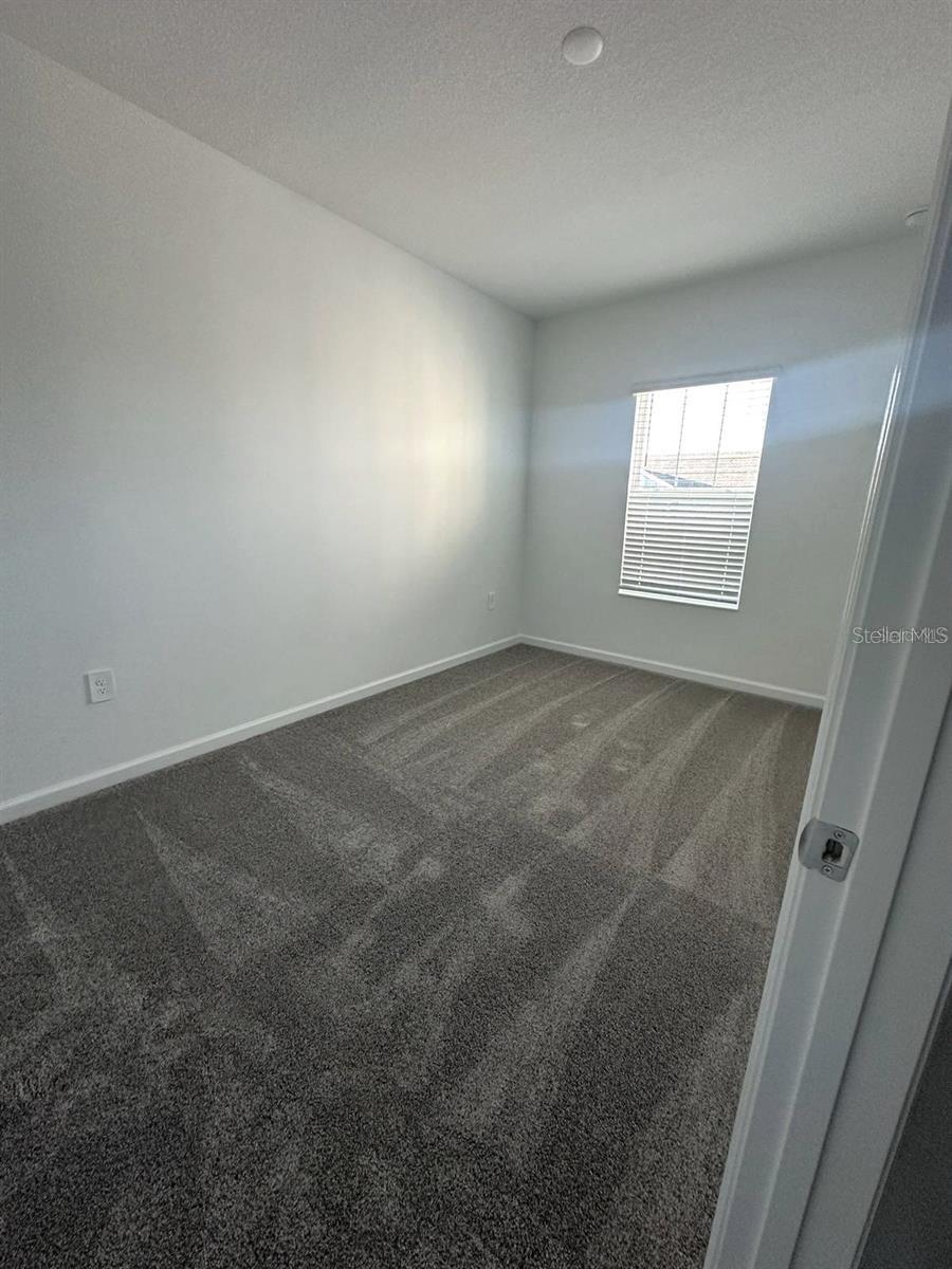 CHATEAU/ASTONIA - Residential Lease