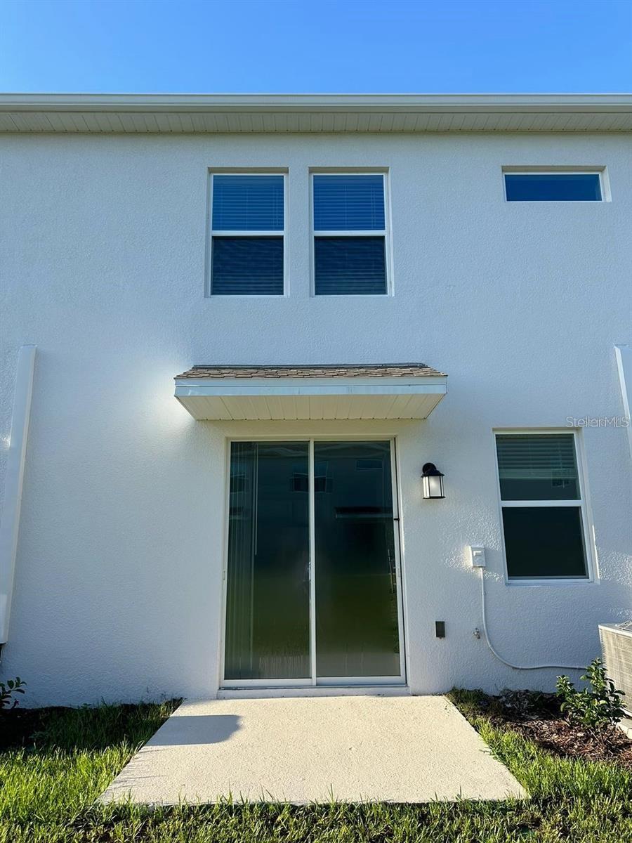 CHATEAU/ASTONIA - Residential Lease
