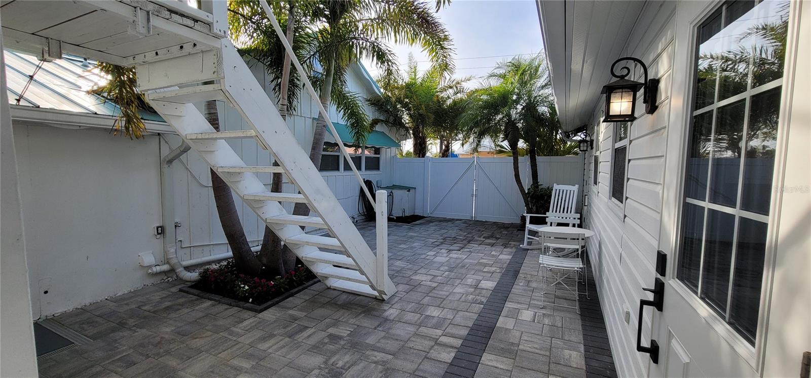 PINECRAFT - Residential